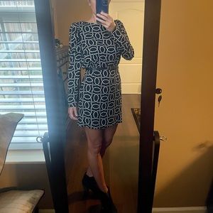 NWOT Long sleeve H&M padded shoulder dress with open back. XS